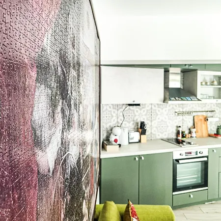 The Puzzle Apartment Warna